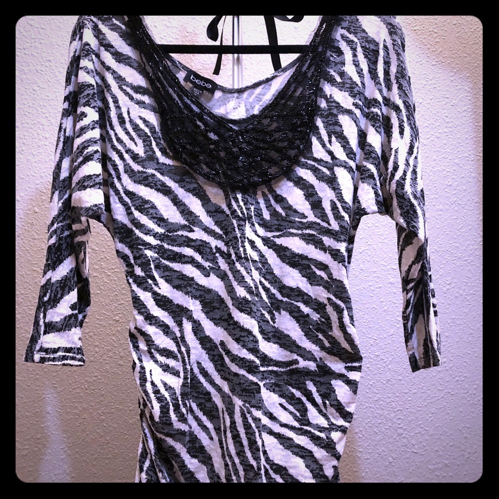 Bebe 3/4 sleeve tunic with detachable necklace